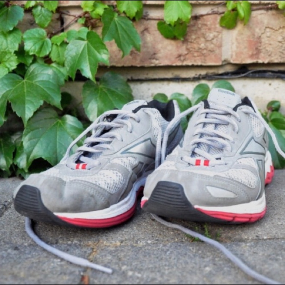 Women's Stinky Reebok Running Shoe Sneakers